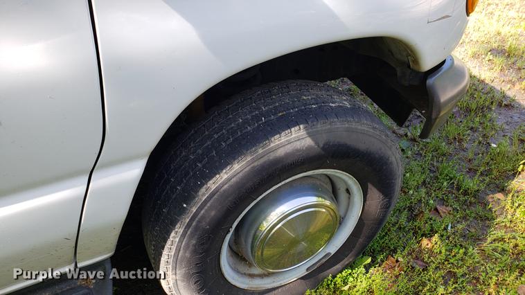 image for item DD4708 2006 Ford E350 van