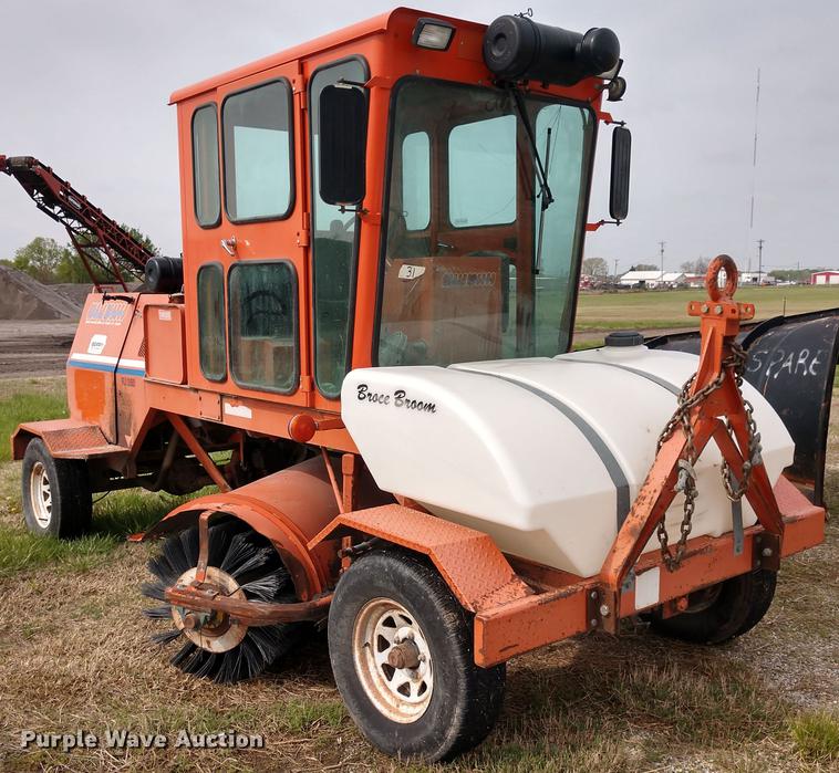 image for item DD6962 2004 Broce RJ350 broom