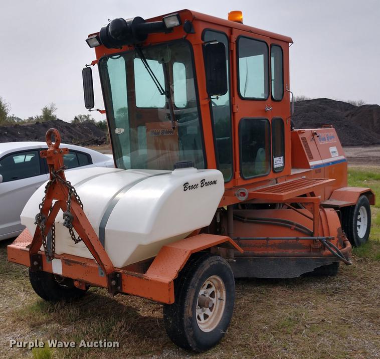 image for item DD6962 2004 Broce RJ350 broom