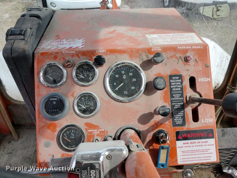 image for item DD6962 2004 Broce RJ350 broom