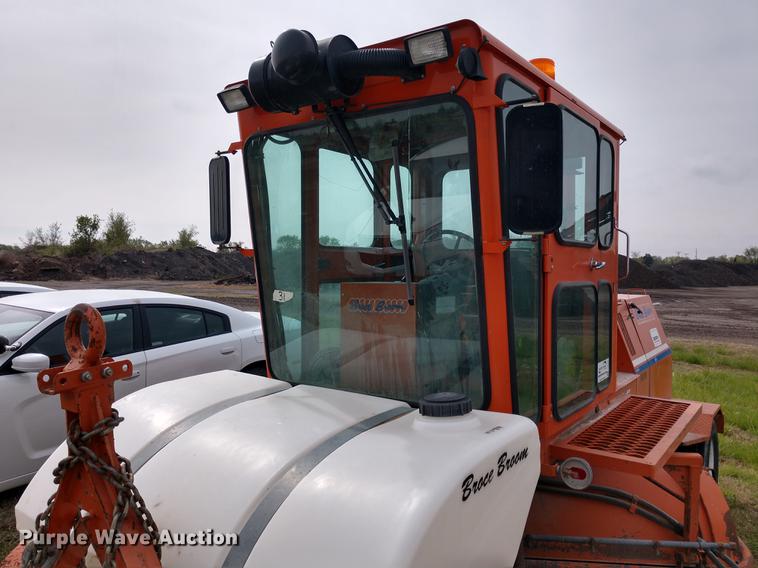 image for item DD6962 2004 Broce RJ350 broom