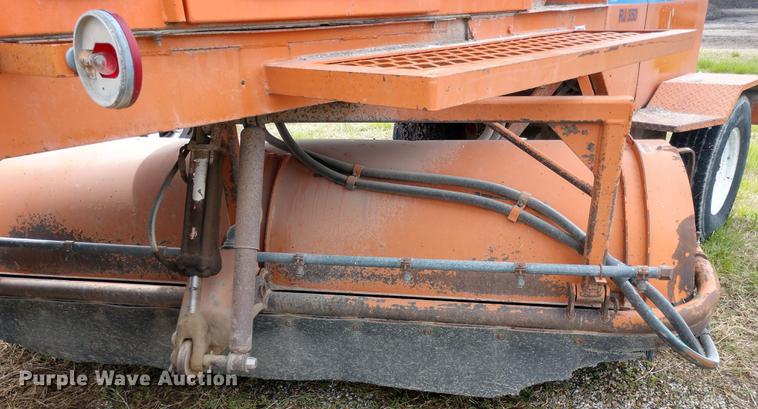 image for item DD6962 2004 Broce RJ350 broom