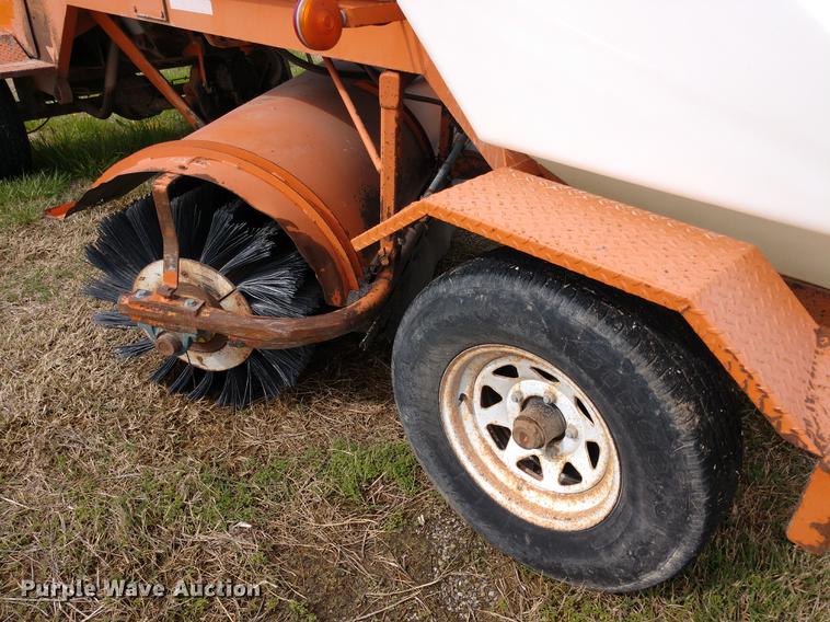 image for item DD6962 2004 Broce RJ350 broom