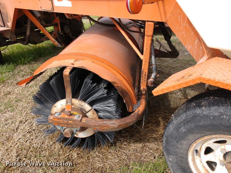 image for item DD6962 2004 Broce RJ350 broom