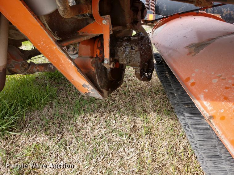 image for item DD6962 2004 Broce RJ350 broom