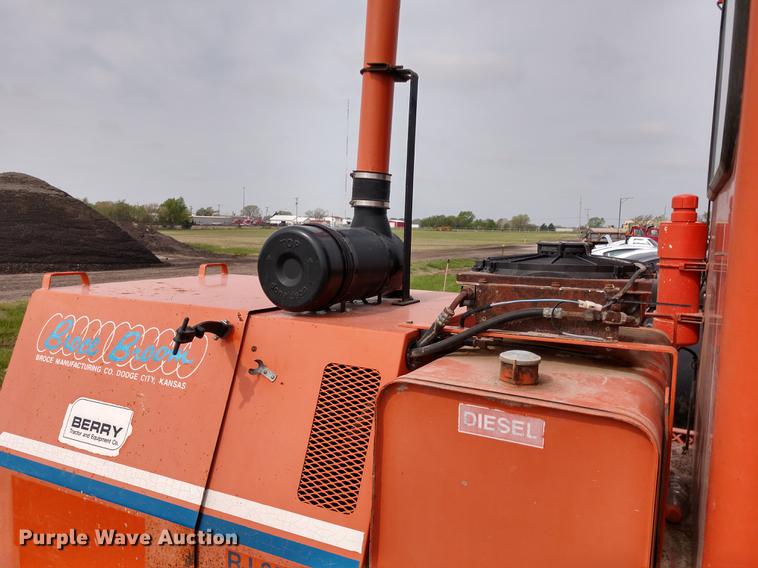 image for item DD6962 2004 Broce RJ350 broom