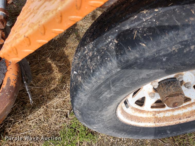 image for item DD6962 2004 Broce RJ350 broom