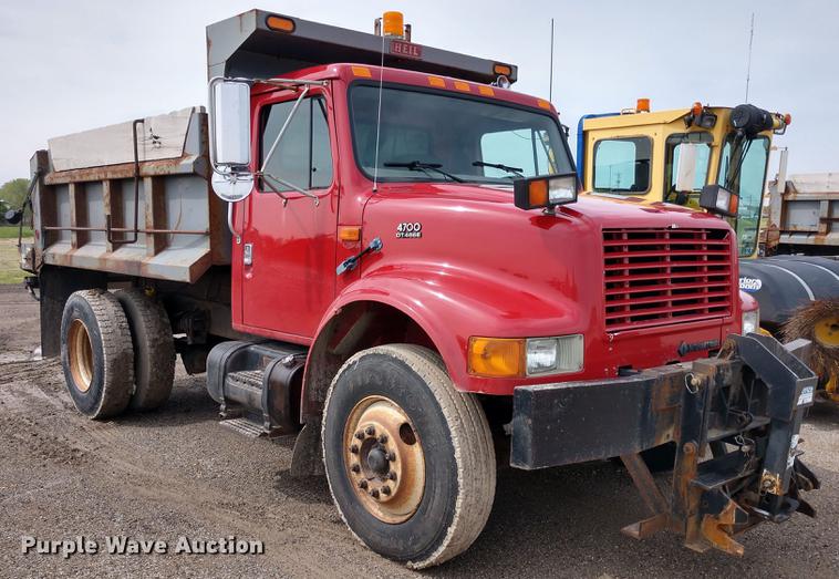 image for item DD6976 1999 International 4700 dump truck