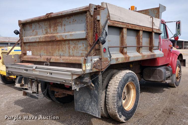 image for item DD6976 1999 International 4700 dump truck
