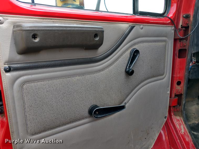 image for item DD6976 1999 International 4700 dump truck