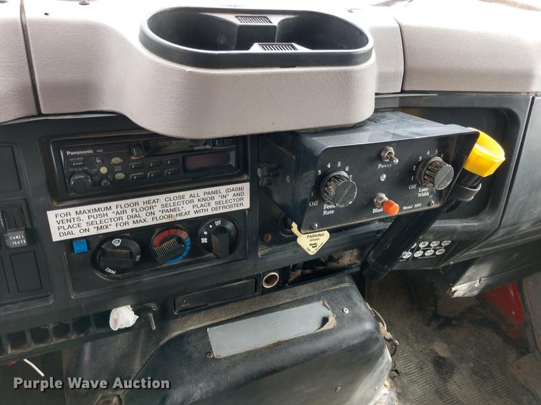 image for item DD6976 1999 International 4700 dump truck