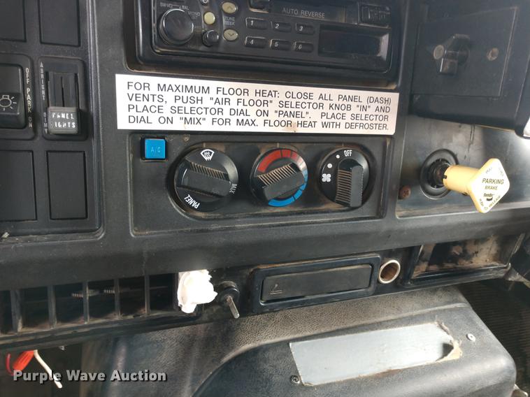 image for item DD6976 1999 International 4700 dump truck