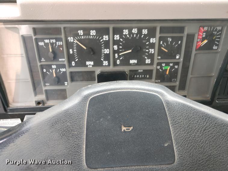 image for item DD6976 1999 International 4700 dump truck