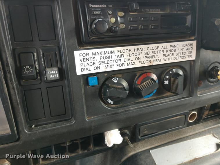 image for item DD6976 1999 International 4700 dump truck