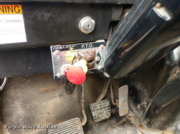 image for item DD6976 1999 International 4700 dump truck