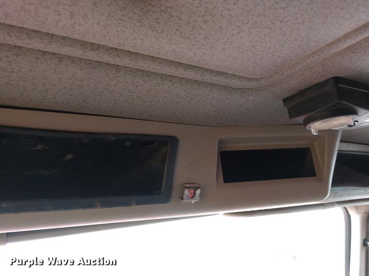 image for item DD6976 1999 International 4700 dump truck