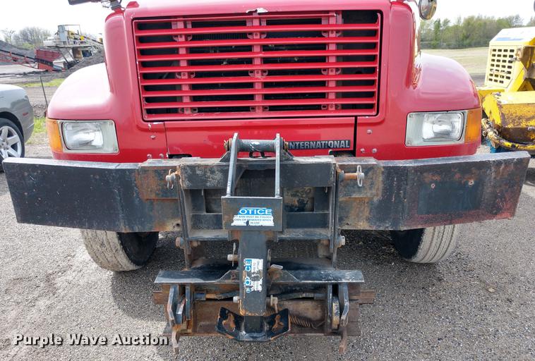 image for item DD6976 1999 International 4700 dump truck