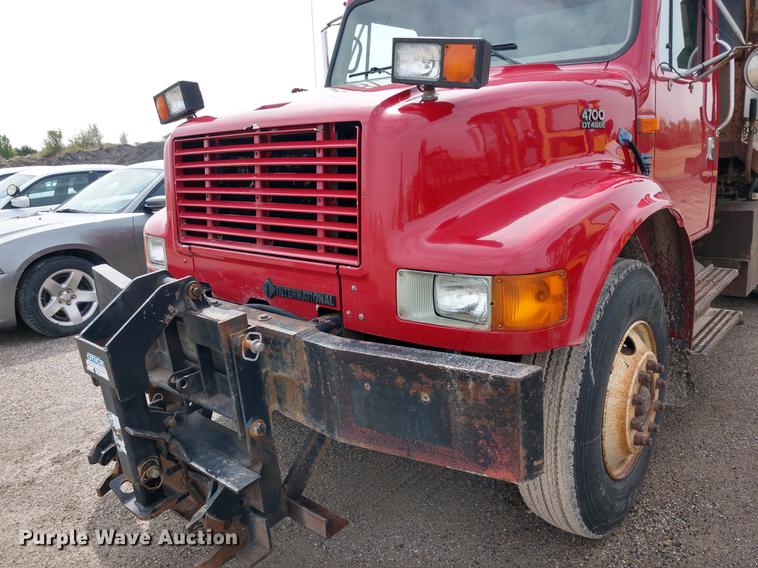 image for item DD6976 1999 International 4700 dump truck