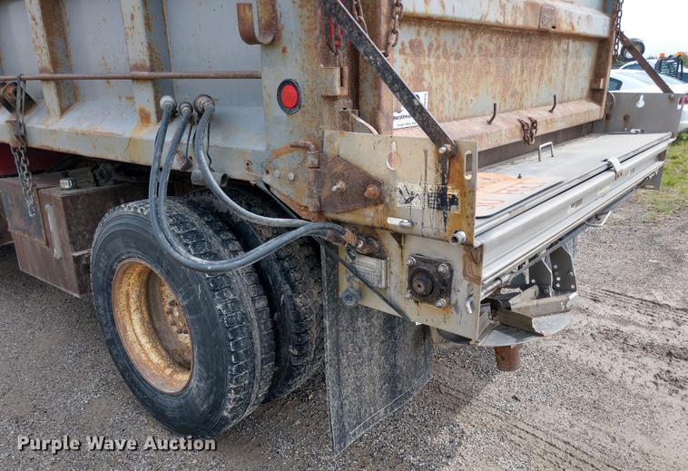 image for item DD6976 1999 International 4700 dump truck