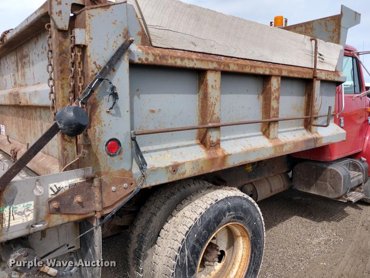 image for item DD6976 1999 International 4700 dump truck