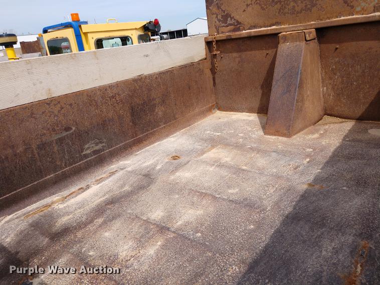 image for item DD6976 1999 International 4700 dump truck