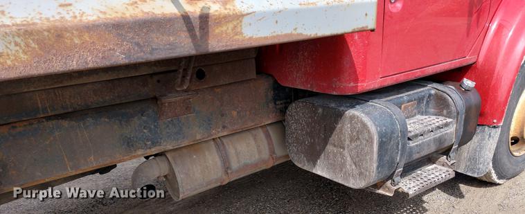 image for item DD6976 1999 International 4700 dump truck