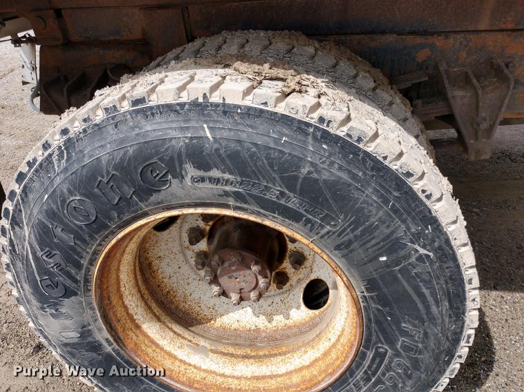 image for item DD6976 1999 International 4700 dump truck