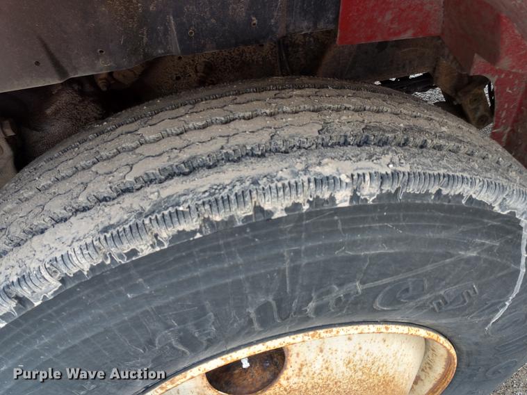 image for item DD6976 1999 International 4700 dump truck