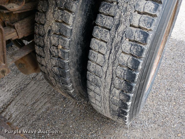 image for item DD6976 1999 International 4700 dump truck