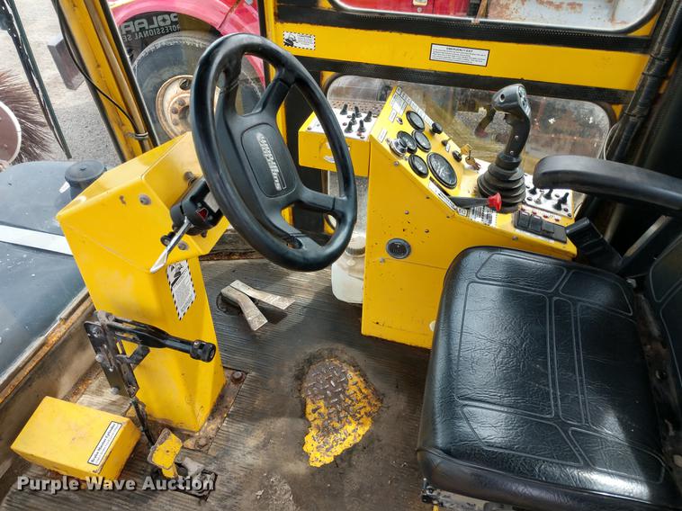 image for item DD6977 Superior DT80CT broom