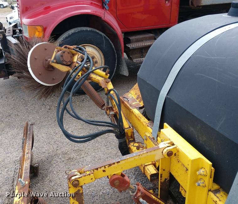 image for item DD6977 Superior DT80CT broom