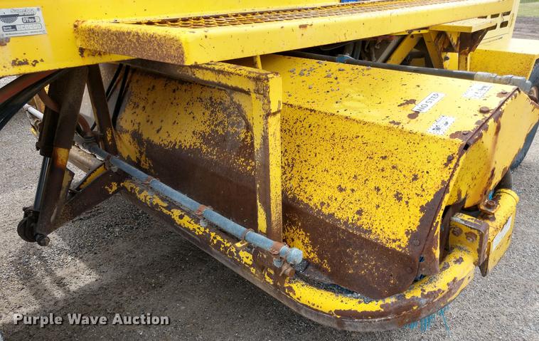 image for item DD6977 Superior DT80CT broom