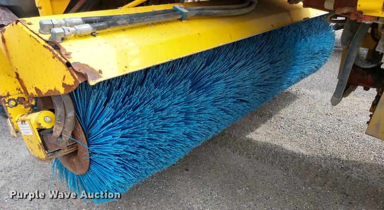 image for item DD6977 Superior DT80CT broom