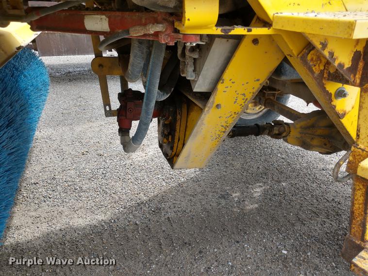 image for item DD6977 Superior DT80CT broom