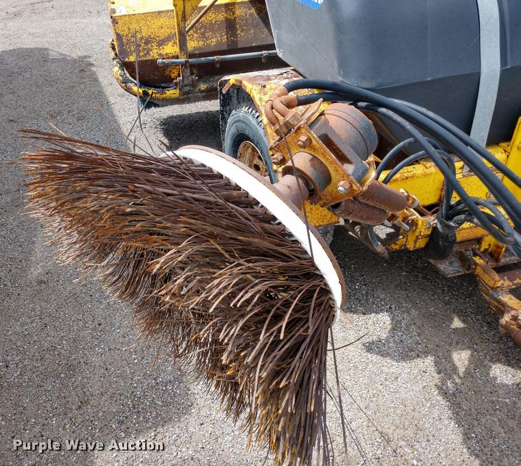 image for item DD6977 Superior DT80CT broom