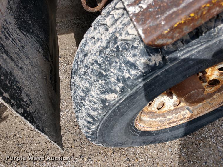 image for item DD6977 Superior DT80CT broom