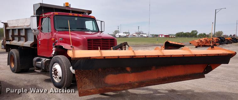 image for item DD6978 1999 International 4700 dump truck