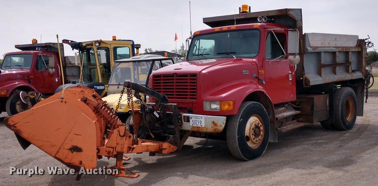 image for item DD6978 1999 International 4700 dump truck