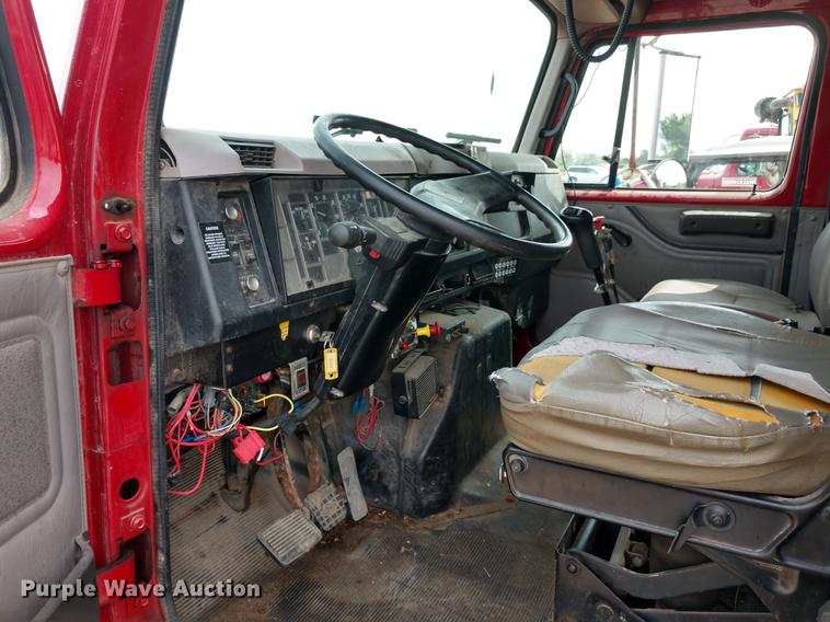 image for item DD6978 1999 International 4700 dump truck