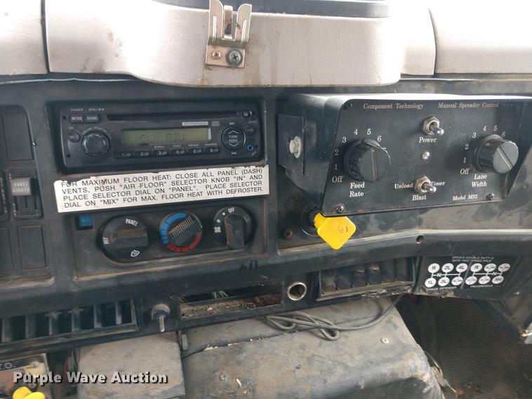 image for item DD6978 1999 International 4700 dump truck