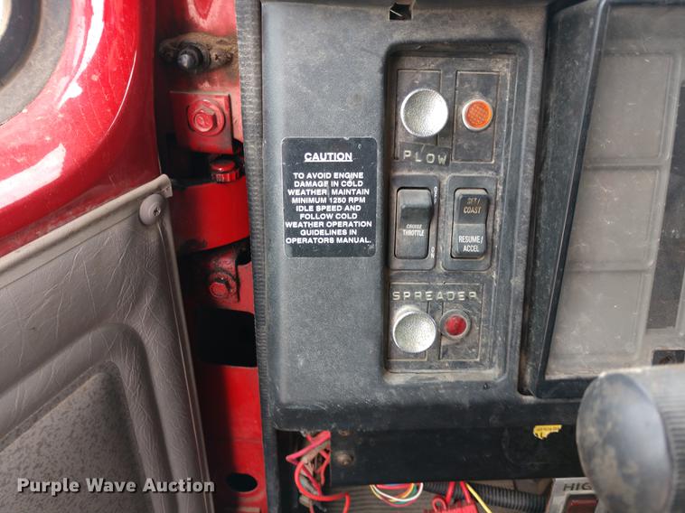 image for item DD6978 1999 International 4700 dump truck