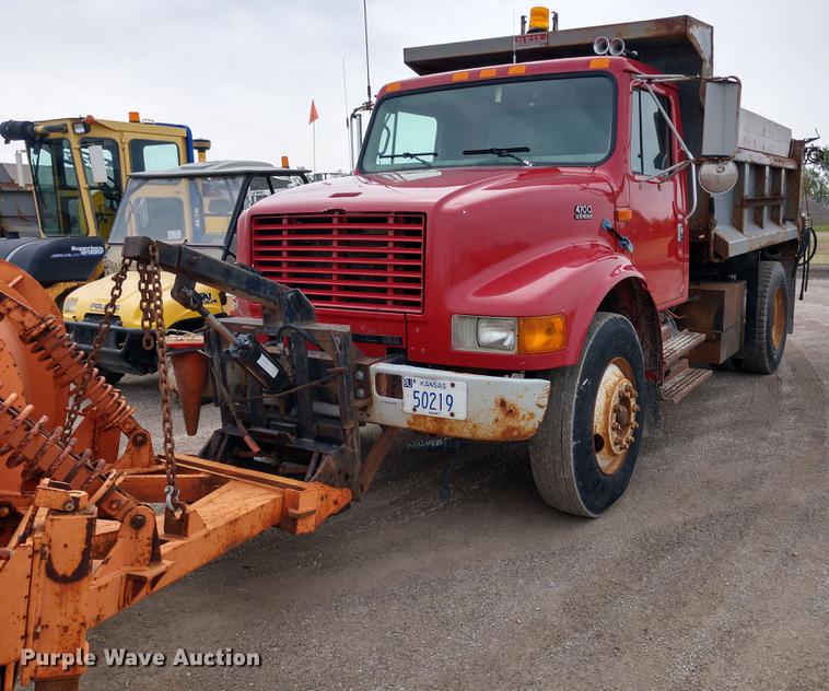 image for item DD6978 1999 International 4700 dump truck