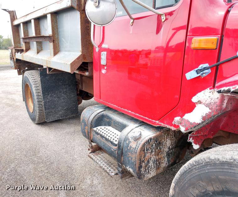 image for item DD6978 1999 International 4700 dump truck
