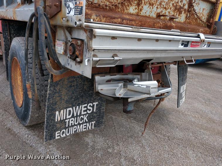 image for item DD6978 1999 International 4700 dump truck