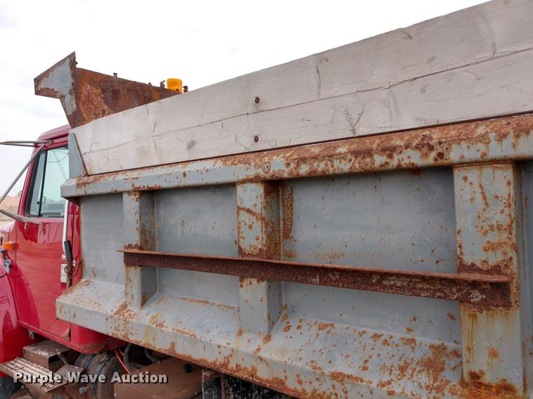 image for item DD6978 1999 International 4700 dump truck