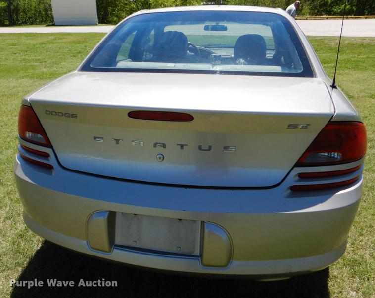 image for item DE1264 2004 Dodge Stratus SE