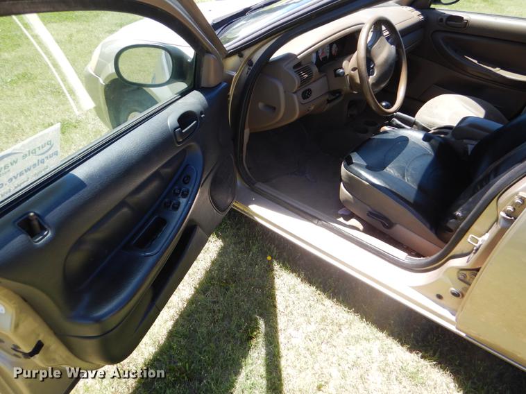 image for item DE1264 2004 Dodge Stratus SE
