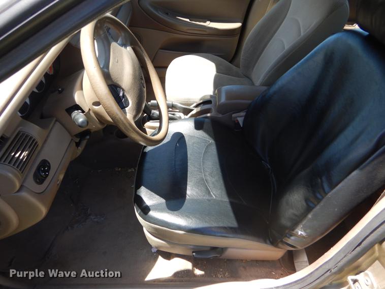 image for item DE1264 2004 Dodge Stratus SE