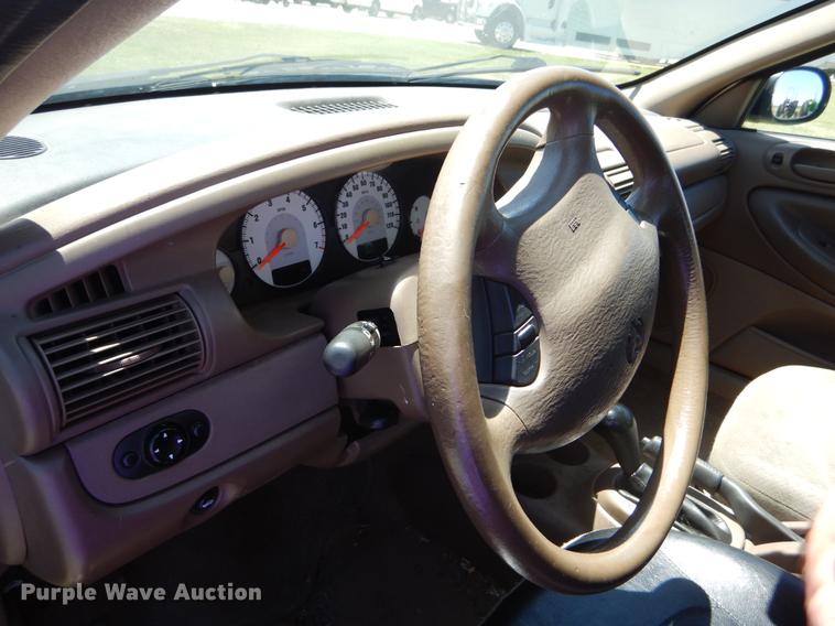 image for item DE1264 2004 Dodge Stratus SE