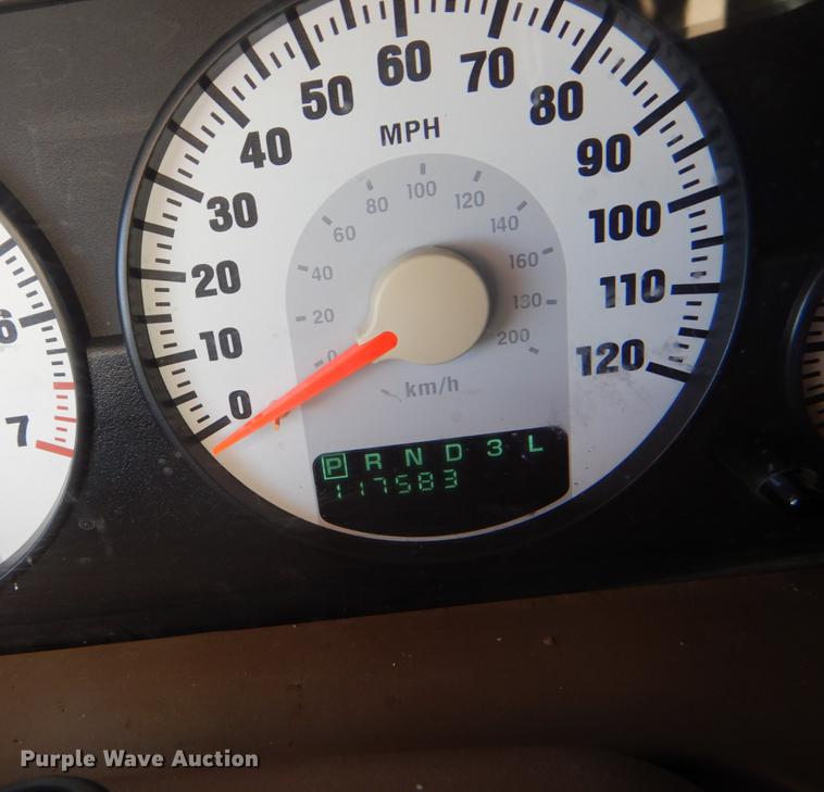 image for item DE1264 2004 Dodge Stratus SE